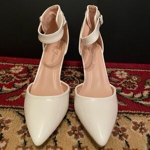 Cream pointed toe Heels